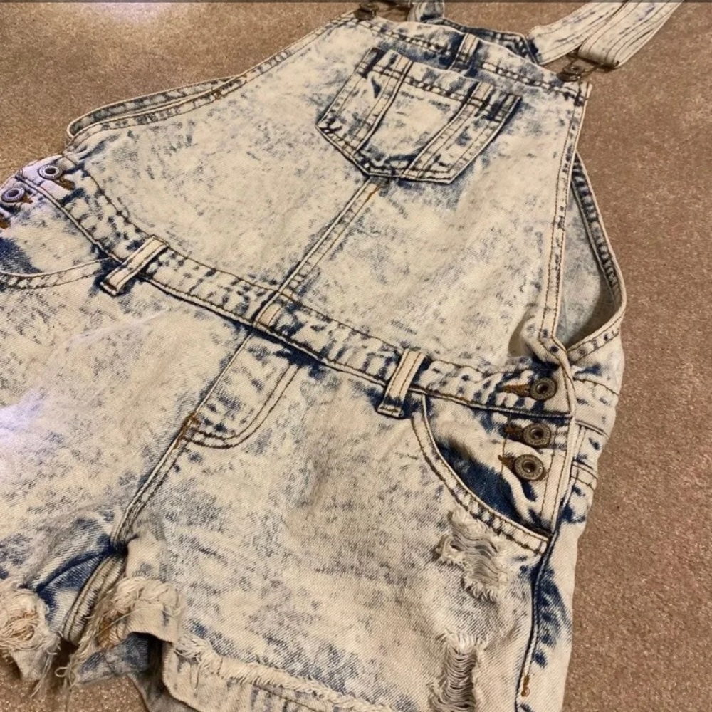 VINTAGE OVERALL SHORTS- size small - Picture 2 of 6